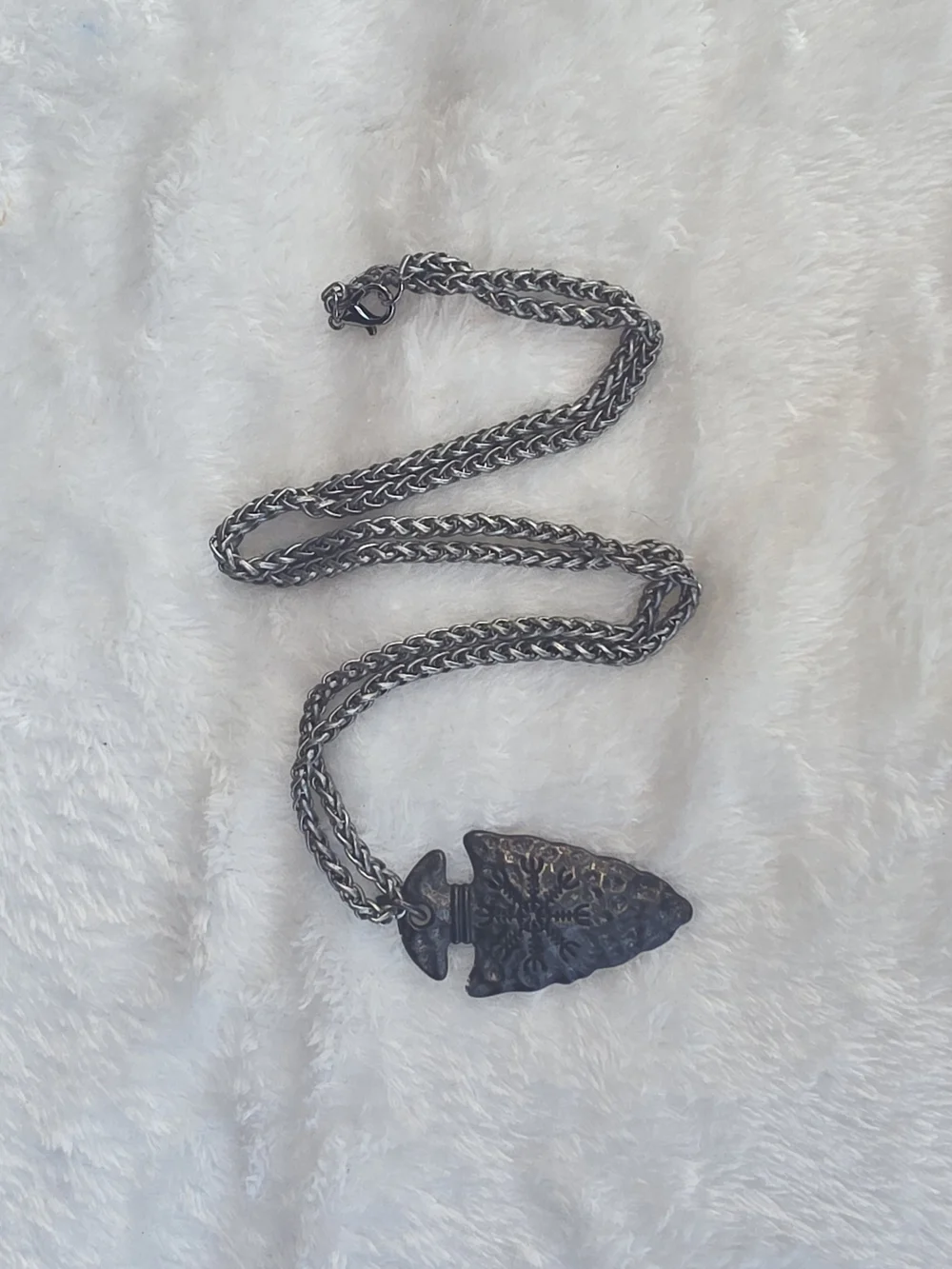Antique-Look Celtic Arrowhead Pendant Necklace in Aged Silver